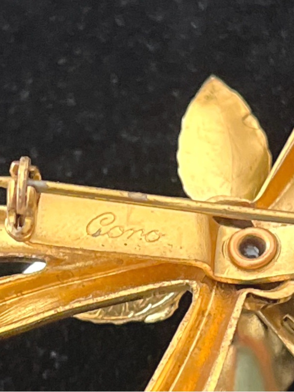 Coro Pegasus Gold-Tone Rose and Bow Brooch - Picture 8 of 8